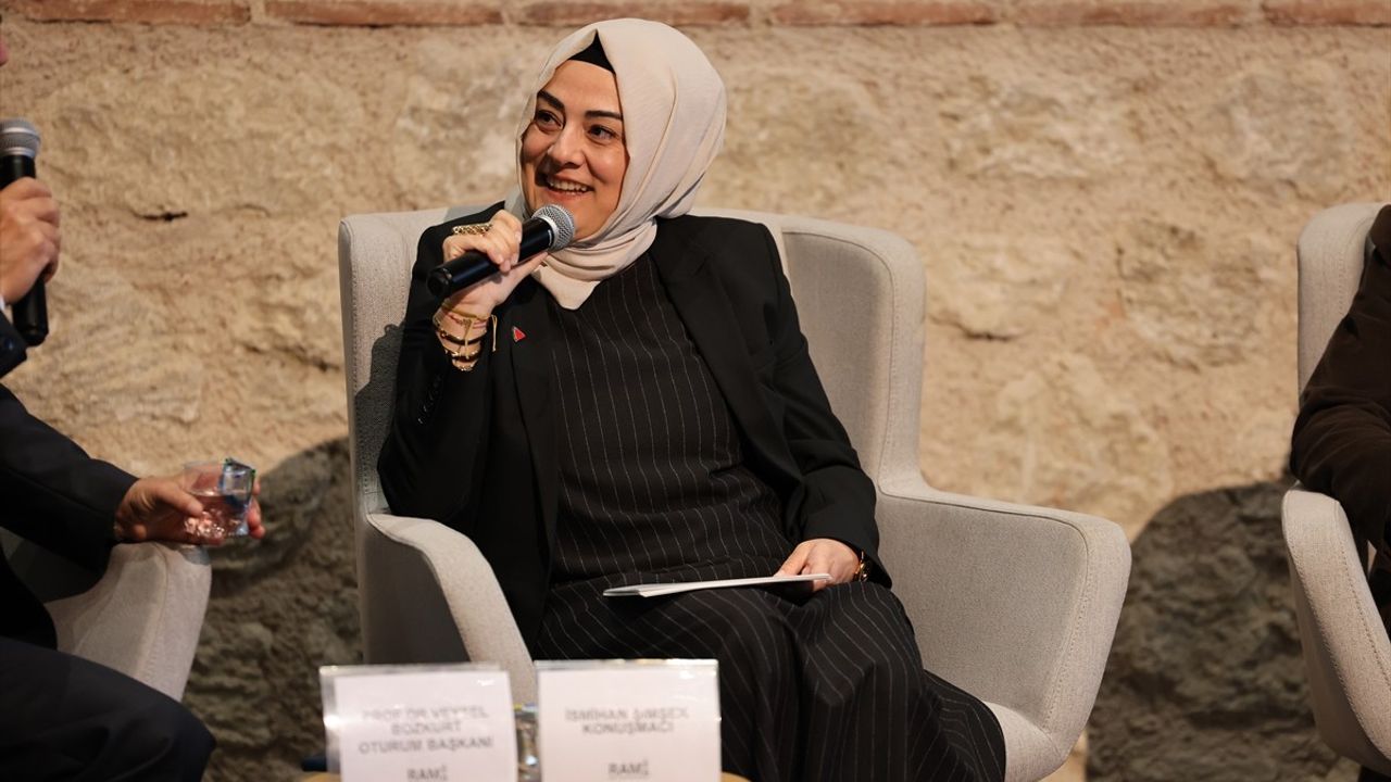 Dijital Dönemde Yazarlık: Uluslararası Yazarlar Buluşması'nda Yapay Zeka Tartışmaları