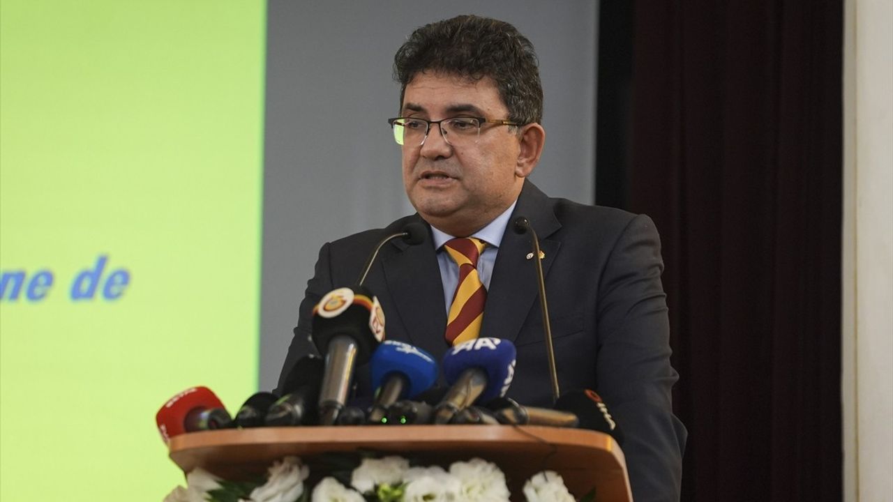 Dursun Özbek, 2025 Yılının Frankofon Kişiliği Ödülü'nü Aldı