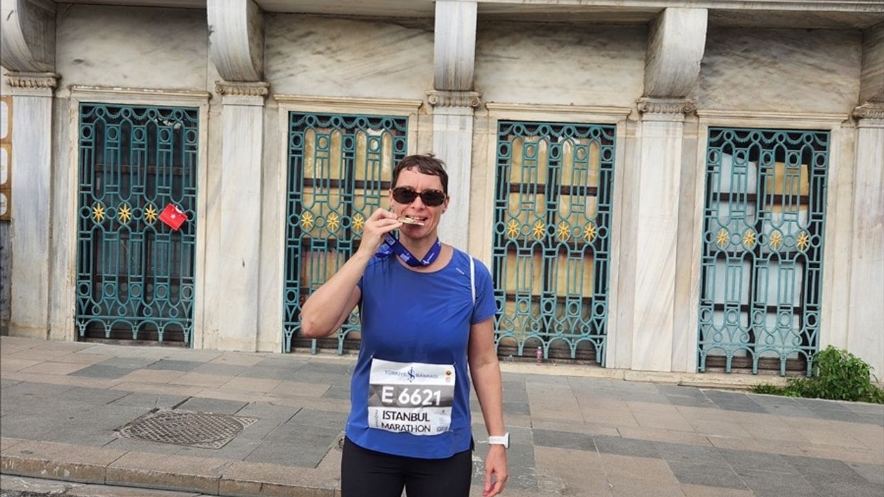 Fransa'nın Ankara Büyükelçisi Dumont, İstanbul Maratonu'nda Koştu