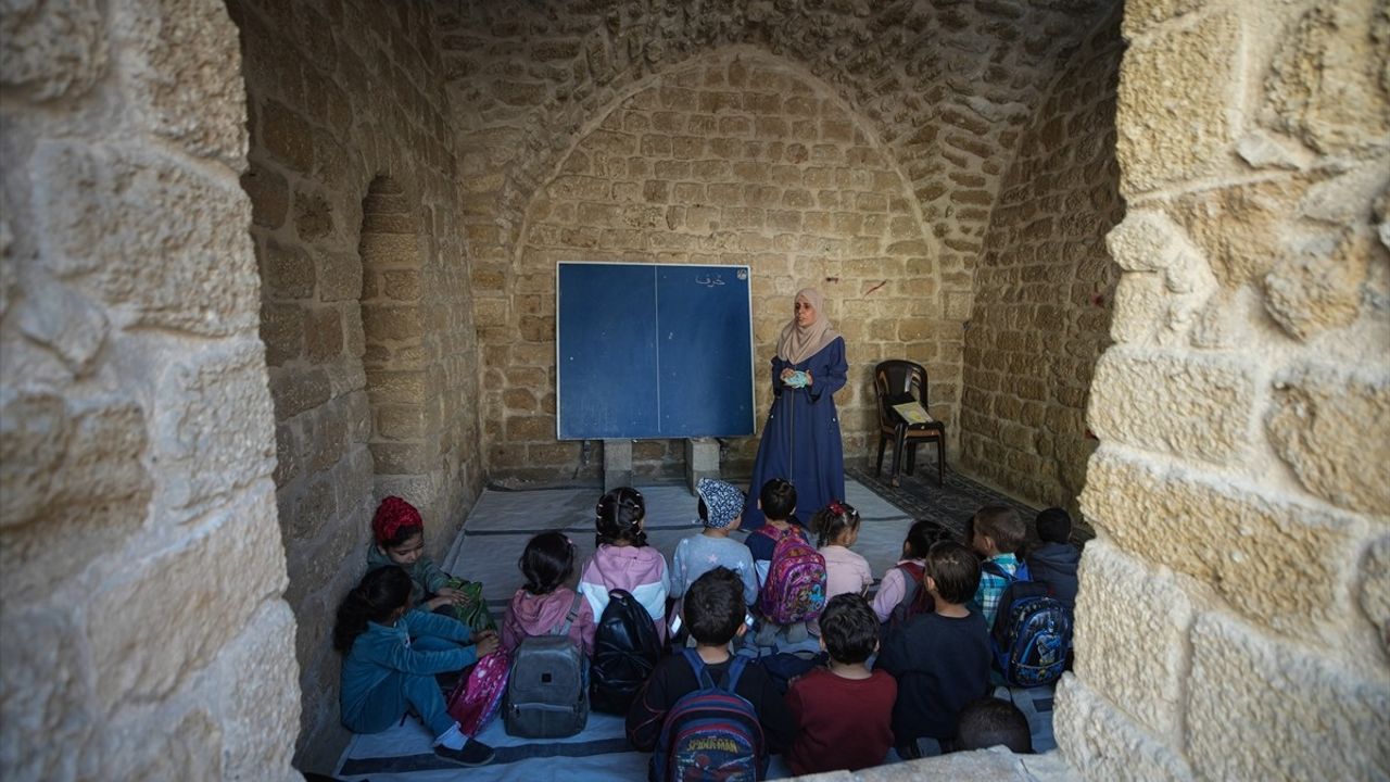 Gazze'deki Tarihi Kemaliyye Okulu Öğrencilere Kapılarını Açtı