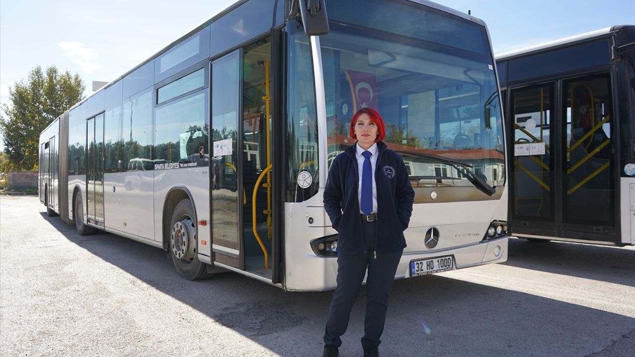 Isparta'da Kadın Otobüs Şoförü Hayalini Gerçekleştirdi