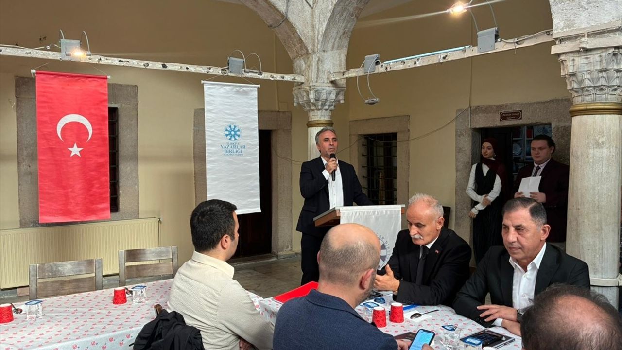 İstanbul'da Edebiyatçı Recep Seyhan'ı Anma Programı Düzenlendi