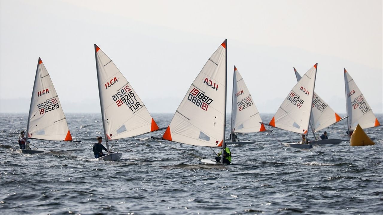 İzmir'de 29 Ekim Cumhuriyet Kupası Yelken Yarışları sona erdi