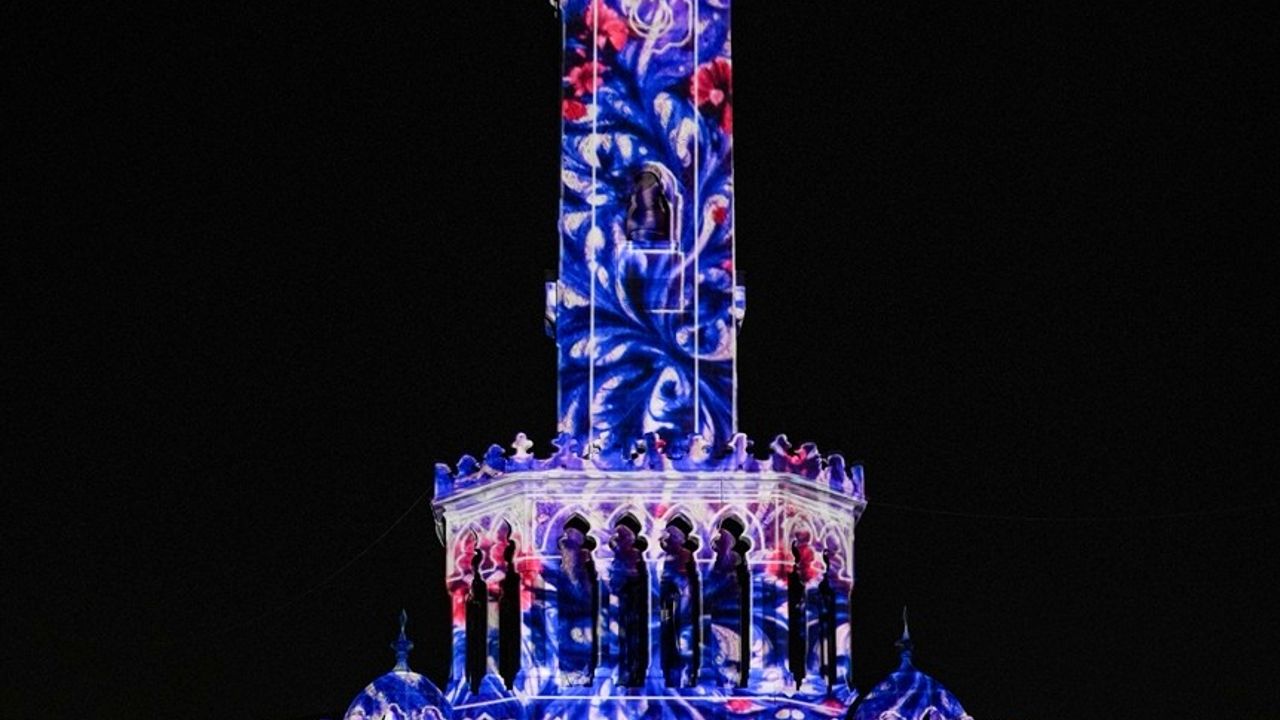 İzmir Kültür Yolu Festivali'nde Dijital Sanatla Aydınlatılan İzmir Saat Kulesi