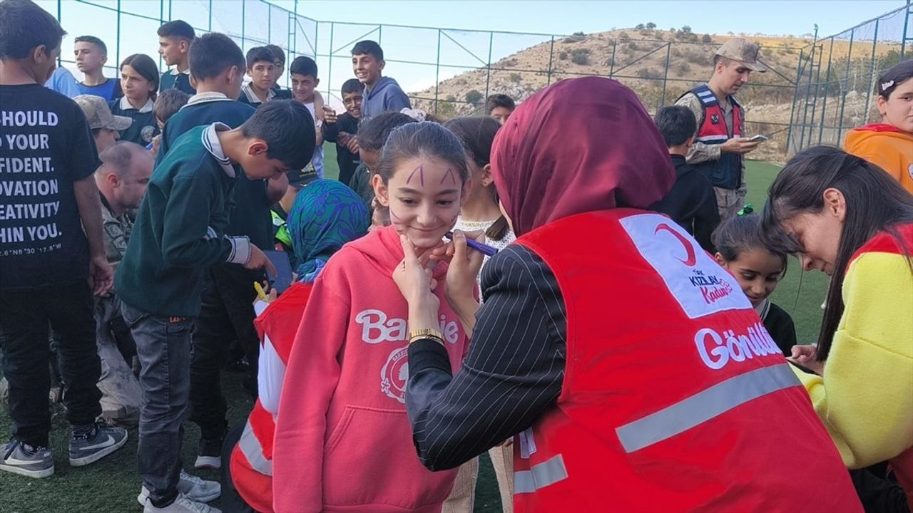 Nur Helin Adar: Genç Kızılay ile İyilik Hareketine Öncülük Ediyor