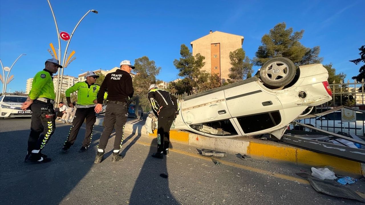 Şanlıurfa'da Otomobilin Devrilmesi Sonucu 5 Yaralı