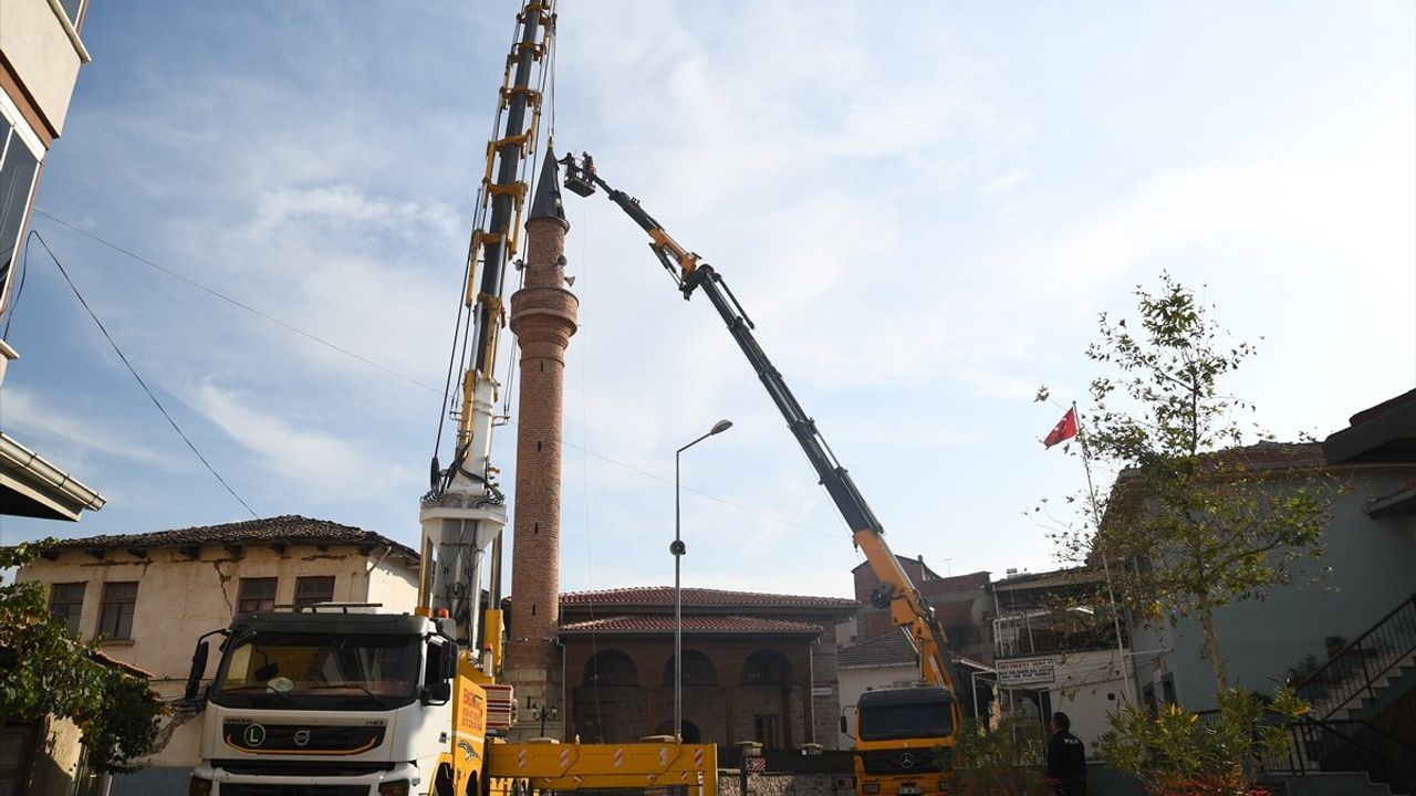 Sındırgı'daki Tarihi Camilerde Restorasyon Çalışmaları Başlıyor