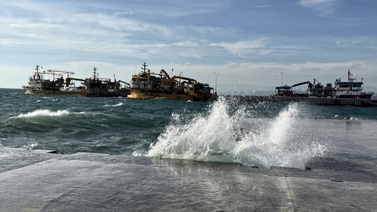 Sinop'ta Fırtına ve Yüksek Dalgalar