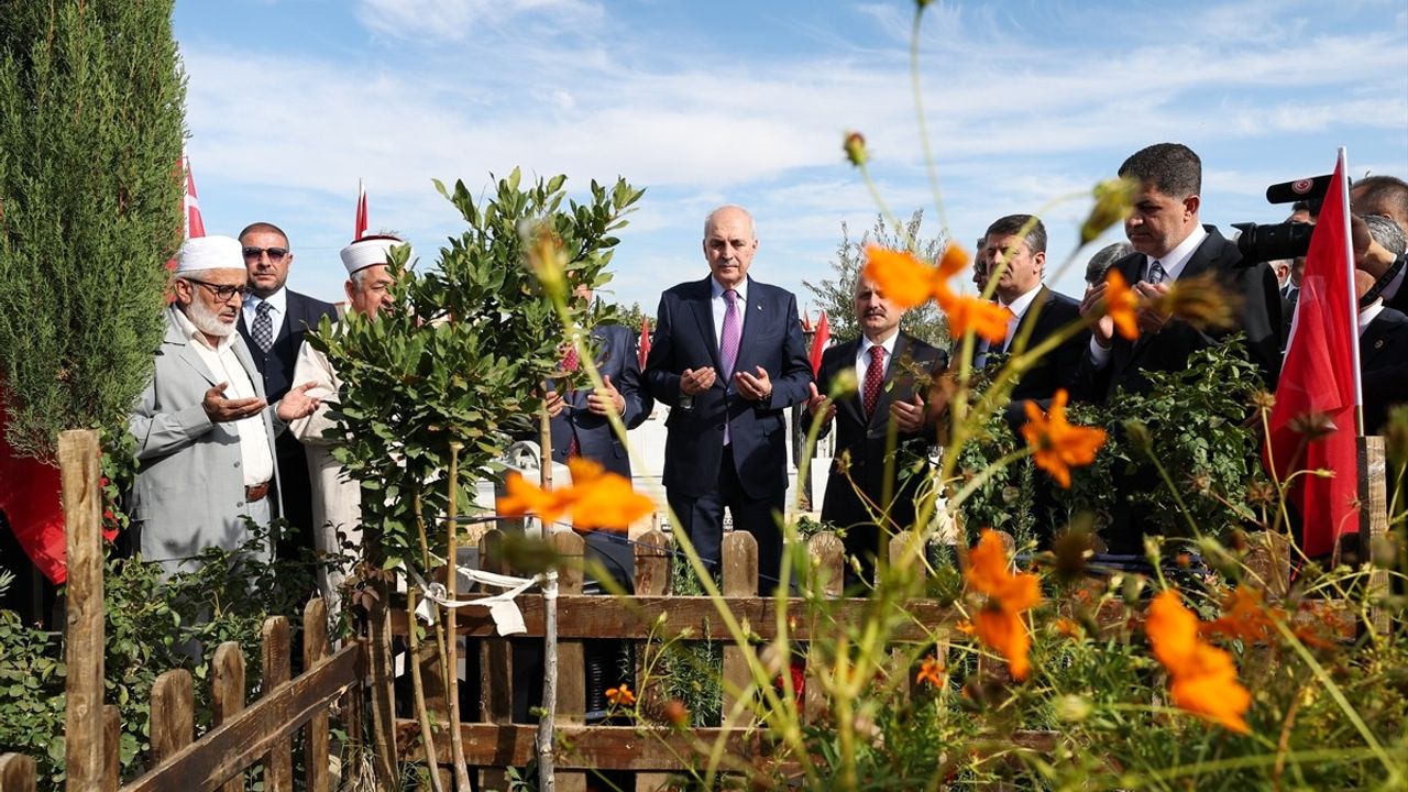 TBMM Başkanı Numan Kurtulmuş Adıyaman'da Deprem Şehitleri Mezarlığı'nı Ziyaret Etti