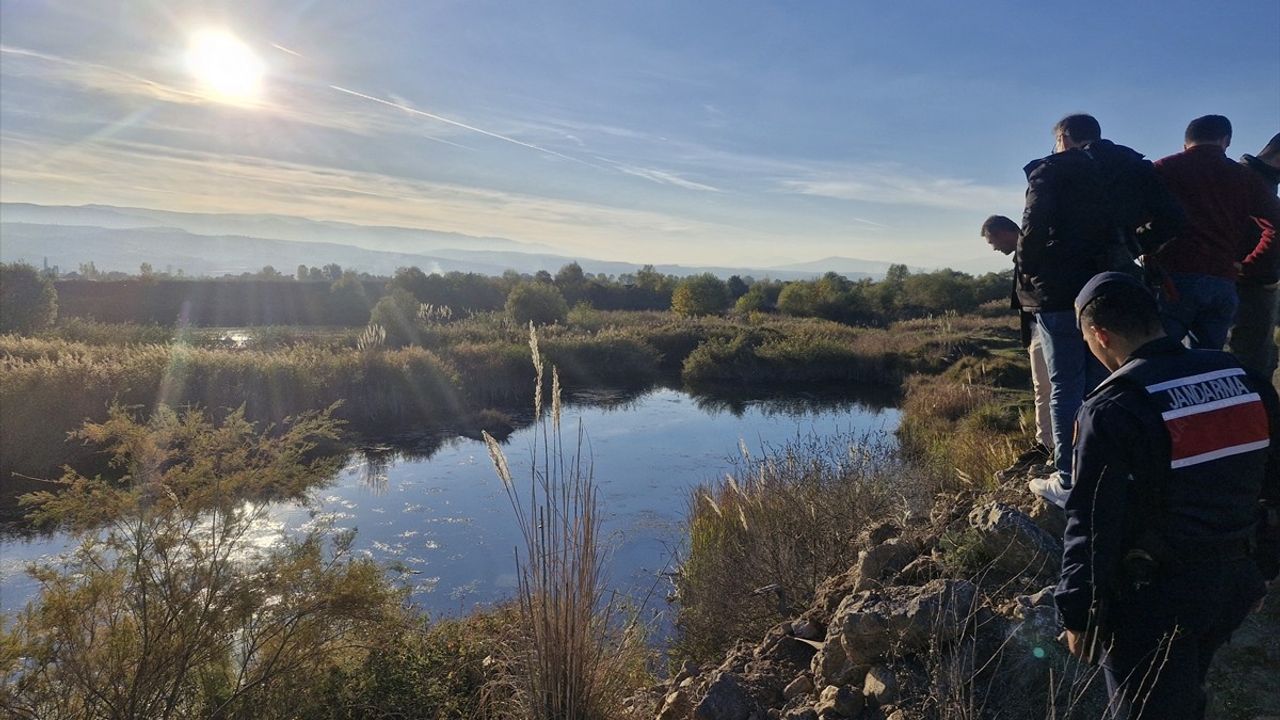 Tokat'ta Gölete Düşen Otomobil Sürücüsü Yaralandı