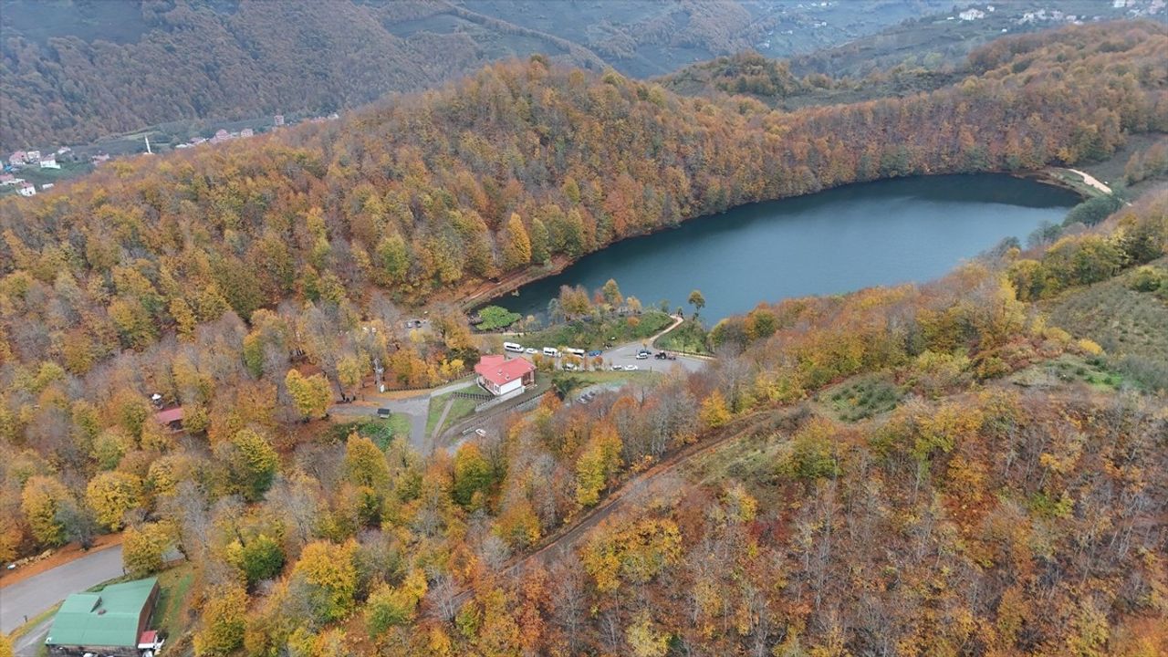 Ulugöl Tabiat Parkı Sonbahar Güzellikleriyle Büyülüyor