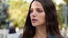 Leyla Tanlar'ın Siyah Bikinili Pozu Olay Yarattı