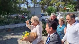 Süperstar Ajda Pekkan Sokak Hayvanlarını Sahiplenme Çağrısı Yaptı