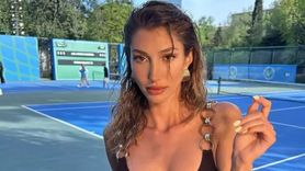 Miss Turkey Şevval Şahin'in Devasa Doğum Günü Çiçeği