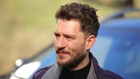 Uraz Kaygılaroğlu'nun Şarkı Söyleme Tutkusu Mahalle Sakinleri Tarafından Su İle Kesildi