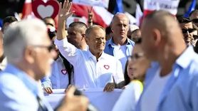 Polonya'da On Binlerce Kişilik Muhalefet Yürüyüşü