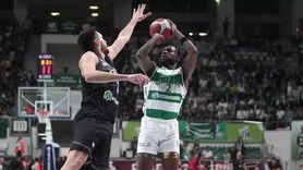 Bursaspor İnfo Yatırım, Beşiktaş Emlakjet'i Mağlup Etti