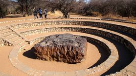 Namibya'nın Grootfontein kasabasında bulunan Hoba Göktaşı