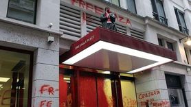 İngiltere'de Filistin Destekçileri İsrail'e Destek Sağlayan Şirketin Binasını Hedef Aldı
