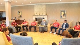 Bolu Valisi Kılıç'tan Kadın Güreş Milli Takımı'na Ziyaret