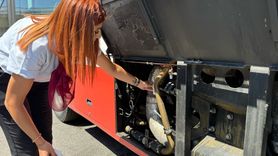 İzmir'de Kadın Şoförün Kahramanlığı: Yangını Söndürdü