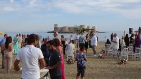 Meme Kanserini Yenen Eşine Temsili Düğün Sürprizi