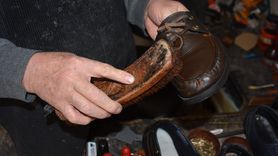 Gaziantep'te 45 Yıldır Ayakkabı Tamirciliği Yapan Usta: Mehmet Necat Karayazgan