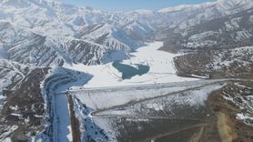 Gözler Göyne Barajı'nda: Kar ve Buzla Kaplı Görüntüler