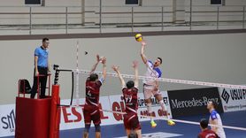 Halkbank, SMS Grup Efeler Ligi'nde Kuşgöz İzmir'i Rahat Geçti