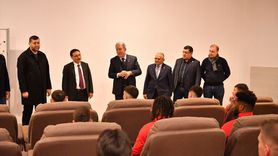 Kayserispor'a Moral Ziyareti: Protokol Heyeti Oyuncularla Buluştu