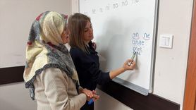 65 Yaşında Okuma Yazma Kursu Alan Ayşe Demir'in Hikayesi