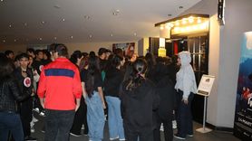 Adana'da Öğrencilerden 'Ufkun Ötesinde' Belgeseli İzleyişi