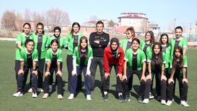 Ağrı Kız Futbol Takımı Zirveye Koşuyor