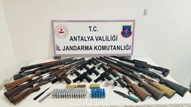 Antalya'da Silah Kaçakçılığı Operasyonu: 10 Zanlı Yakalandı