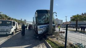 Antalya'da Yolcu Otobüsü Ağaçlara Çarptı: 6 Yaralı