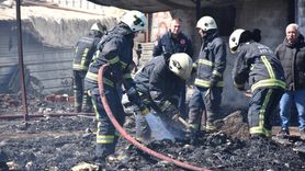Antalya'daki Hurda Depo Yangını Söndürüldü