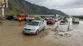 Aydın'da Toprak Kayması Ulaşımı Aksattı