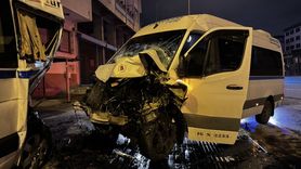 Bursa'da Servis Minibüsü ve Kamyonet Çarpıştı: 3 Yaralı