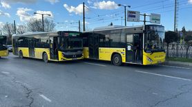 Fatih'te İki İETT Otobüsü Çarpıştı, Trafik Aksadı