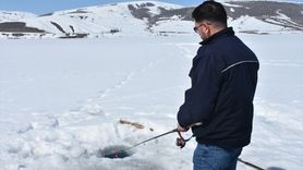 Gümüşhane'deki Buzlu Baraj Gölü Balıkçıları Buluşturdu