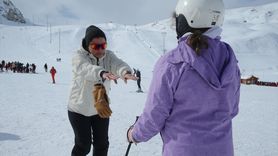 Hakkari'de Geleceğin Kayakçılarını Yetiştiren Kadın Antrenör