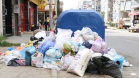 İzmir Buca'daki Grev Nedeniyle Çöp Yığınları Oluştu