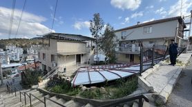 İzmir'de Acı Olay: Baba ve Oğlu Çatıdan Düşerek Hayatını Kaybetti