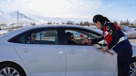 Kadın Jandarmalardan Anlamlı Jest