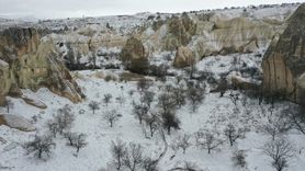 Kapadokya'daki Peribacaları Karla Bülündü