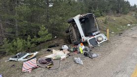 Kastamonu'da Hafif Ticari Araç Devrildi: 3 Yaralı