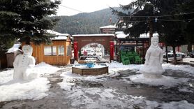 Kastamonu'da Yöresel Kadın Kıyafeti Temalı Kardan Heykel