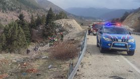 Konya'da Otomobil Uçuruma Devrildi: 2 Kişi Hayatını Kaybetti, 3 Yaralı