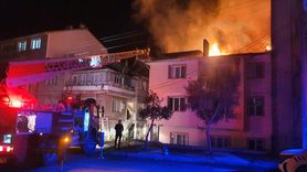 Manisa'da 3 Katlı Binanın Çatısında Yangın Çıktı