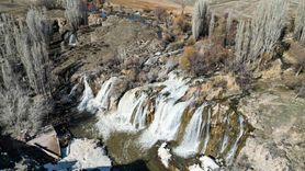 Muradiye Şelalesi Baharda Coşuyor